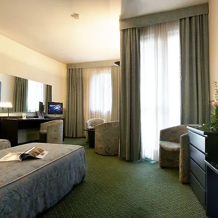 Hotel Pacific Airport 3*