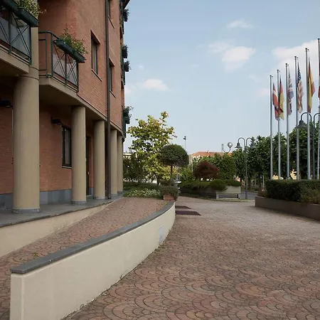 Pacific Airport Hotel 3*