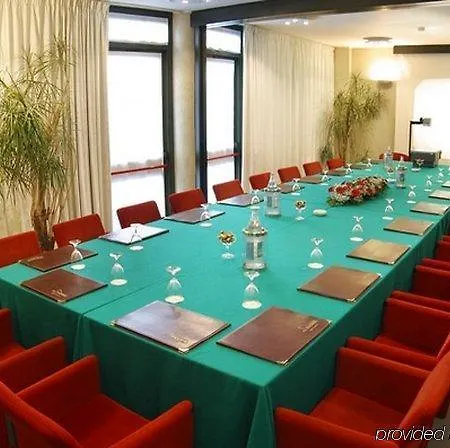 Pacific Airport Hotel 3*