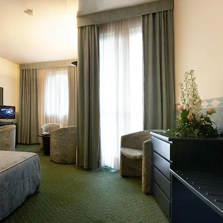 Hotel Pacific Airport