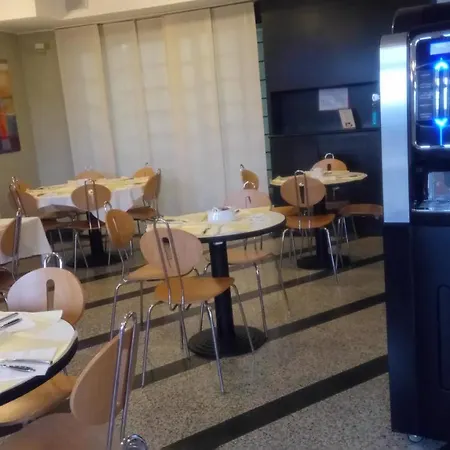 Hotel Pacific Airport 3*