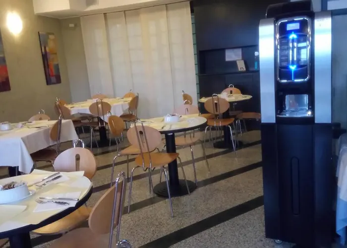 מלון Pacific Airport 3*