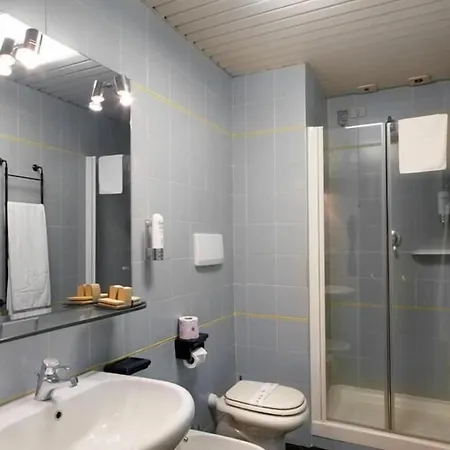 Hotel Pacific Airport 3*