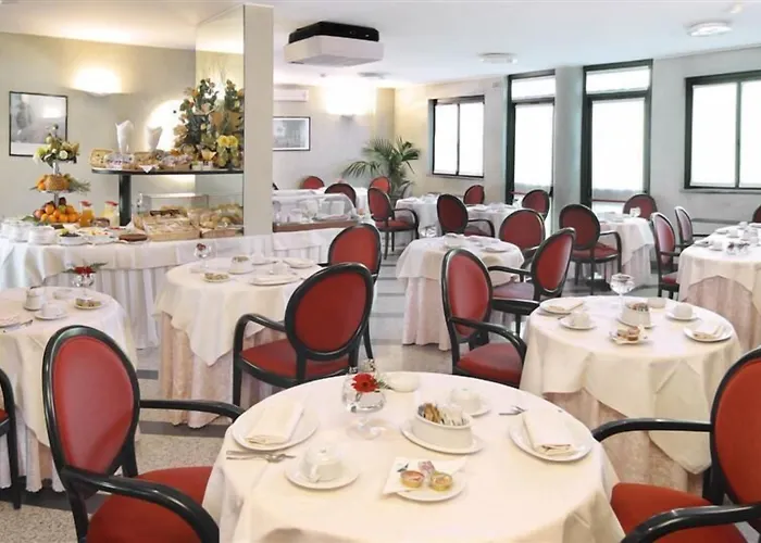 Pacific Airport Hotel 3*