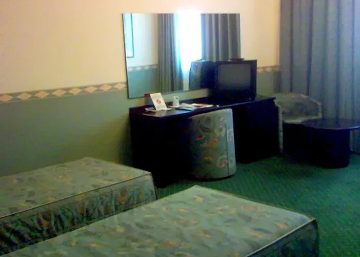 Pacific Airport Hotel 3*